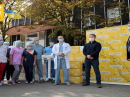 Фонд Рината Ахметова и ДТЭК передали медикам Новоайдара два аппарата ИВЛ экспертного класс