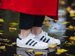 Врач предупредил об опасности легкой обуви осенью