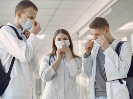 Коронавирус может вызывать неприятные последствия во рту: лечить очень дорого