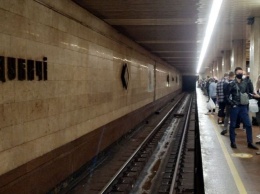 В Киеве под поездом метро погиб мужчина: стала известна личность "заыцепера" и подробности трагедии