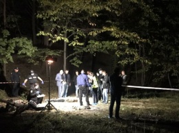В Киеве на Лысой горе нашли изувеченное тело мужчины с ножницами в шее: полиция раскрыла подробности убийства