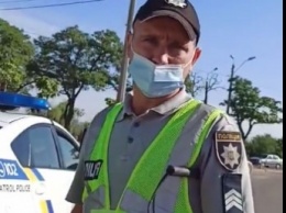 Полицейские поиздевались на экипажем скорой помощи, который вез больного на операцию в Мелитополь (видео)