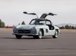 Безупречный Mercedes-Benz 300 SL 1957 года продали за 1,15 млн долларов