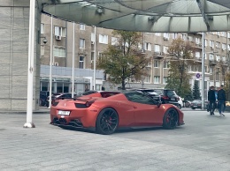 В Украине заметили крутой тюнингованный суперкар Ferrari
