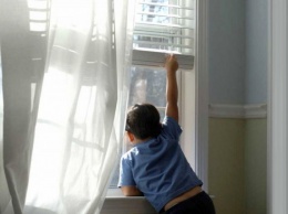 Под Киевом школьник решил выпрыгнуть из окна на глазах у учителя