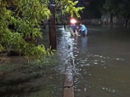 Херсон затопило после сильного ливня: спасатели всю ночь откачивали воду (фото и видео)