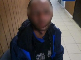 В Запорожье грабитель прятал от полицейских наркотики во рту