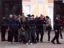В Киеве на Вокзальной площади стреляли в женщину