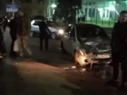 Проклятое место - в Мелитополе Славута вылетела на тротуар после удара Ланоса (видео)