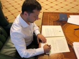 На субсидии менше, силовикам больше: Зеленский подписал закон