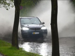 Сезон дождей начинается: как правильно ездить на машине в непогоду
