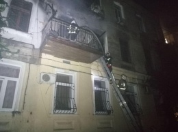 Пожарные спасли 21-летнюю девушку из загоревшегося дома-памятника в центре Одессы