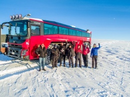 Исландский 8-колесный «скакун» Sleipnir возит экскурсии к ледникам
