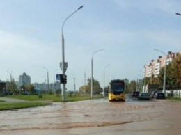 Минск внезапно ушел под воду, "тонут" люди и авто: фото и видео