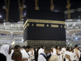 Саудовская Аравия разрешила верующим посетить Мекку