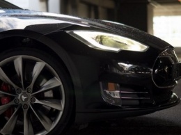 Tesla Model S развалилась на скорости 200 км/ч