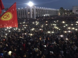 В Киргизии - массовые протесты. Милиция применяет газ и гранаты