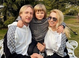 Яна Рудковская купила новорожденному сыну коляску за полмиллиона