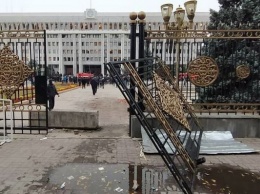 В Кыргызстане освободили Атамбаева и горел Белый дом (видео)