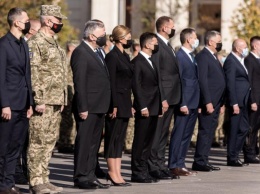 Церемонию прощания с жертвами катастрофы Ан-26 посетили Зеленские - фото церемонии