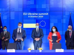 На саммите Украина - ЕС подтвердили безвиз, в Кыргызстане отменили результаты выборов. Главное за день