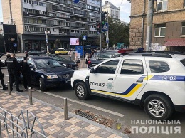 В Киеве аферистки обобрали пенсионера