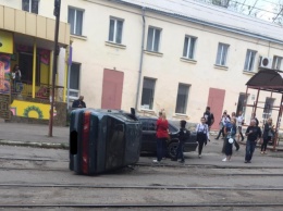 В Николаеве в результате аварии перевернулась иномарка, - ФОТО