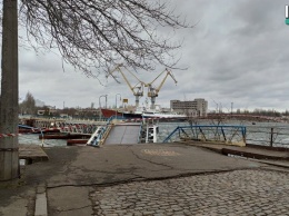 В Николаеве вновь не смогли провести тендер на замену понтонов пешеходного моста