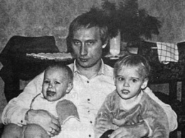 "Публично отрицают родство": Путину исполнилось 68 лет, что известно о его детях и как они выглядят