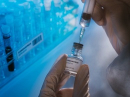Еврокомиссия утвердила уже третье соглашение о поставках COVID-вакцины
