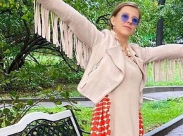 Забыла надеть юбку: Арзамасова смутила свежей фоткой