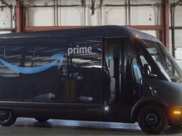 Amazon и стартап Rivian показали первый электрический фургон доставки (ВИДЕО)