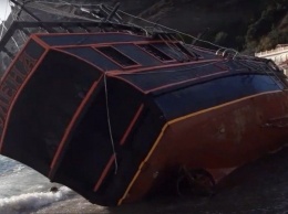 У берегов Крыма произошло кораблекрушение (Видео и фото)