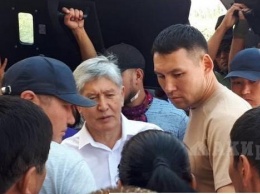 Протесты в Кыргызстане: бывший президент снова задержан, а в столице введен комендантский час