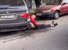 Разбил три машины и лег отдохнуть: водитель BMW устроил в Киеве эпичное ДТП, видео