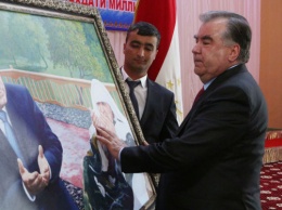 В Таджикистане - президентские выборы. Рахмон избирается в пятый раз