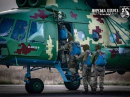 Морские пехотинцы покорили небо Донбасса - яркие фото учений