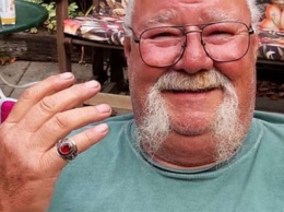 Жена нашла потерянное 53 года назад кольцо мужа