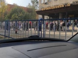 В больницах Луганска выстраиваются очереди