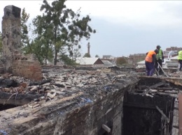 Как в Харькове ликвидируют последствия крупного пожара в старинном доме (видео)