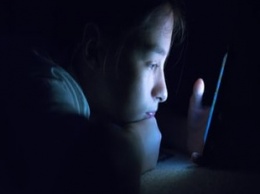 Исследование: время, проведенное за экраном гаджетов в соцсетях вызывает такую же зависимость у подростков как фастфуд