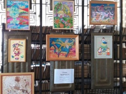 В Кривом Роге рисунки юных художников и выставили в филиалах взрослой и детской библиотек