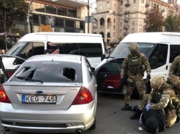 Вооруженных иностранных бандитов задержала полиция в центре Киева - образовалась масштабная пробка (ФОТО)