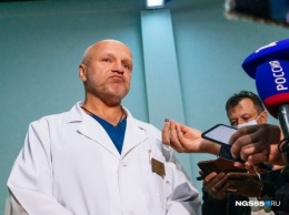 Врач из Омска, лечивший Навального, уволился из больницы