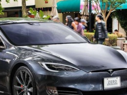 Tesla снижает цены на электромобили Model S