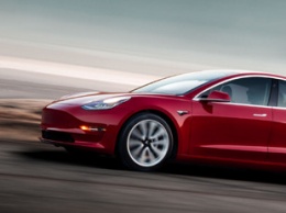 Водитель Tesla Model 3 бросил пассажира в разбитом автомобиле и ушел пешком