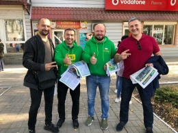 Покрова в Покровске с зеленым оттенком: кандидаты в депутаты от партии «Слуга народа» отвечали своим избирателям!