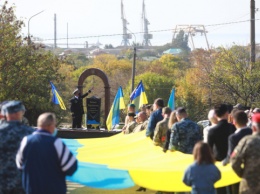 В Бердянске открыли памятный знак воинам, погибшим за целостность Украины