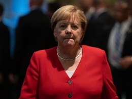 Меркель предупредила об обрушении экономики ФРГ в случае нового локдауна