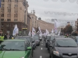 В Киеве инвесторы "Аркады" возле здания мэрии перекрыли Крещатик: что требуют